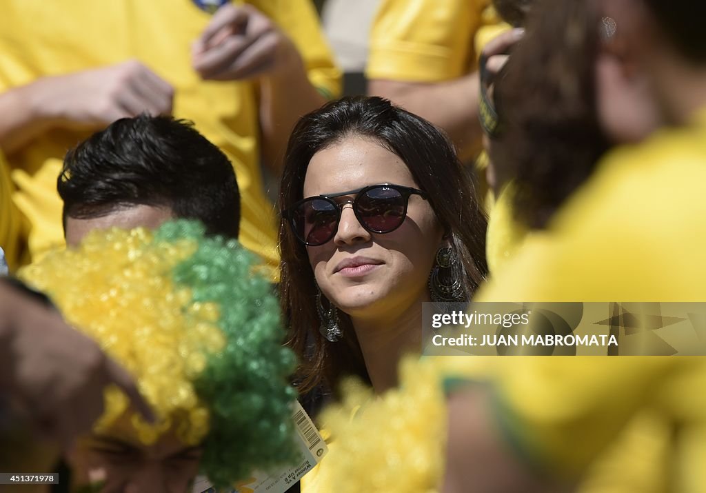 FBL-WC-2014-MATCH49-BRA-CHI-FANS