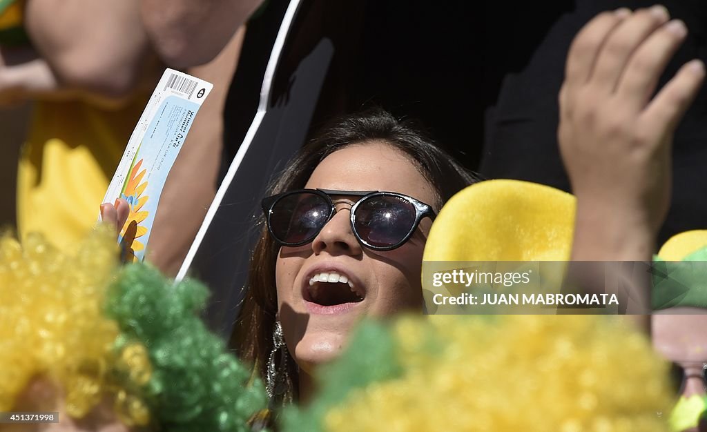 FBL-WC-2014-MATCH49-BRA-CHI-FANS