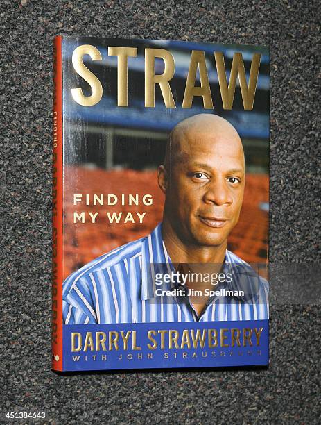 Darryl Strawberrys book Straw at Borders Wall Street on May 1, 2009 in New York City.