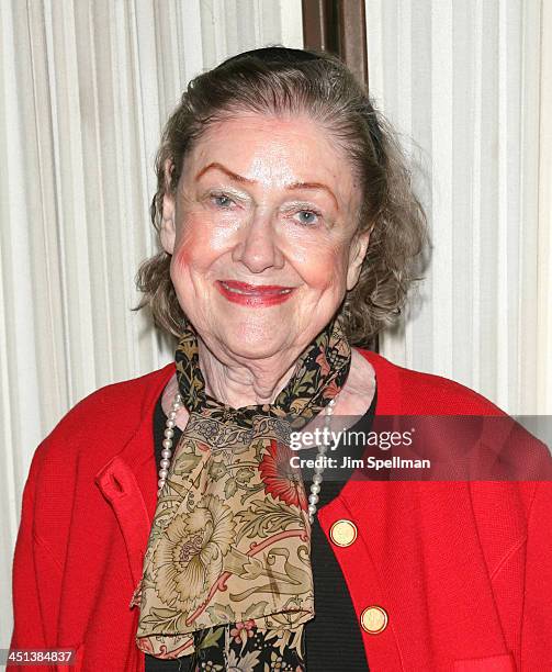 Elizabeth Wilson 5,061 Elizabeth Wilson Photos & High Res Pictures - Getty Images