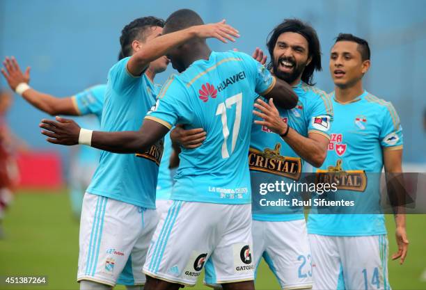 Luis Advincula of Sporting Cristal celebrates scoring the second goal of his team against Inti Gas during a match between Sporting Cristal and Inti...