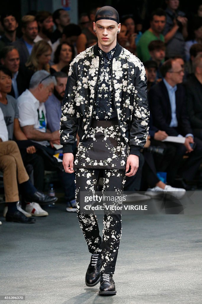 Givenchy : Runway - Paris Fashion Week - Menswear S/S 2015