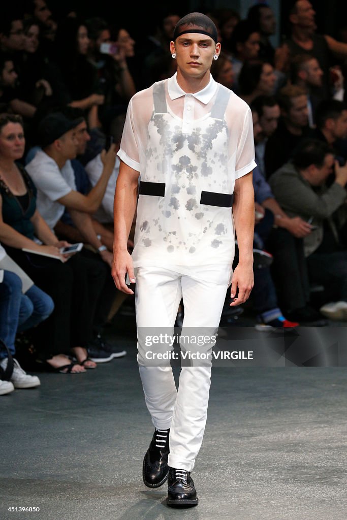 Givenchy : Runway - Paris Fashion Week - Menswear S/S 2015