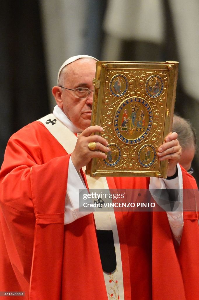 VATICAN-POPE-MASS-PALLIUM