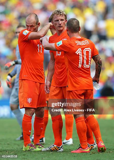 Arjen Robben, Dirk Kuyt and Wesley Sneijder of the Netherlands discuss at a cooling break during the 2014 FIFA World Cup Brazil Round of 16 match...