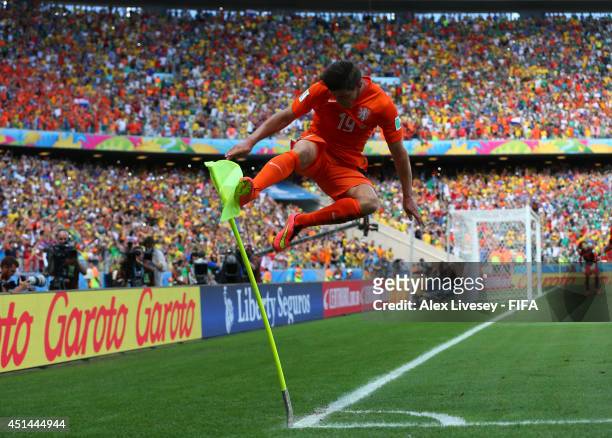Klaas-Jan Huntelaar of the Netherlands celebrates scoring his team's second goal from the penalty spot during the 2014 FIFA World Cup Brazil Round of...
