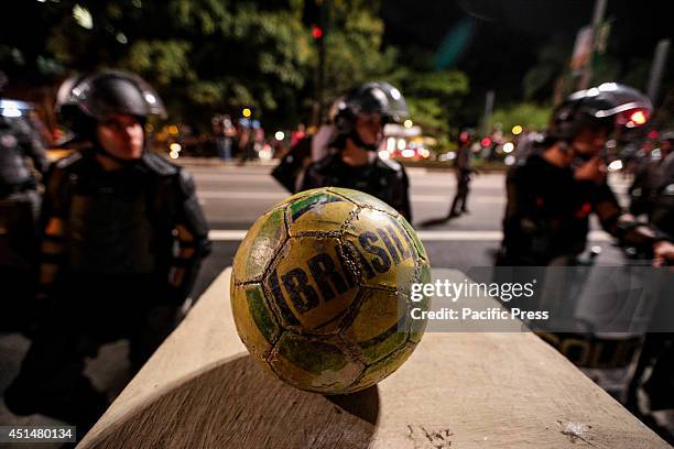 Put Put Riot 716 Soccer Ball Line Art Stock Photos, High-Res Pictures, and Images ...
