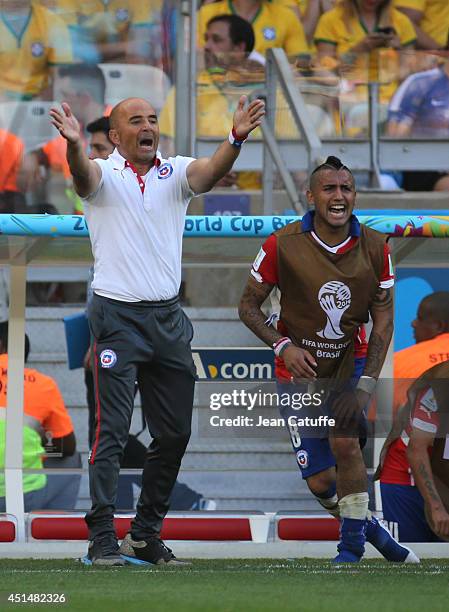 Head coach of Chile Jorge Sampaoli and Arturo Vidal gesture during the 2014 FIFA World Cup Brazil round of 16 match between Brazil and Chile at...