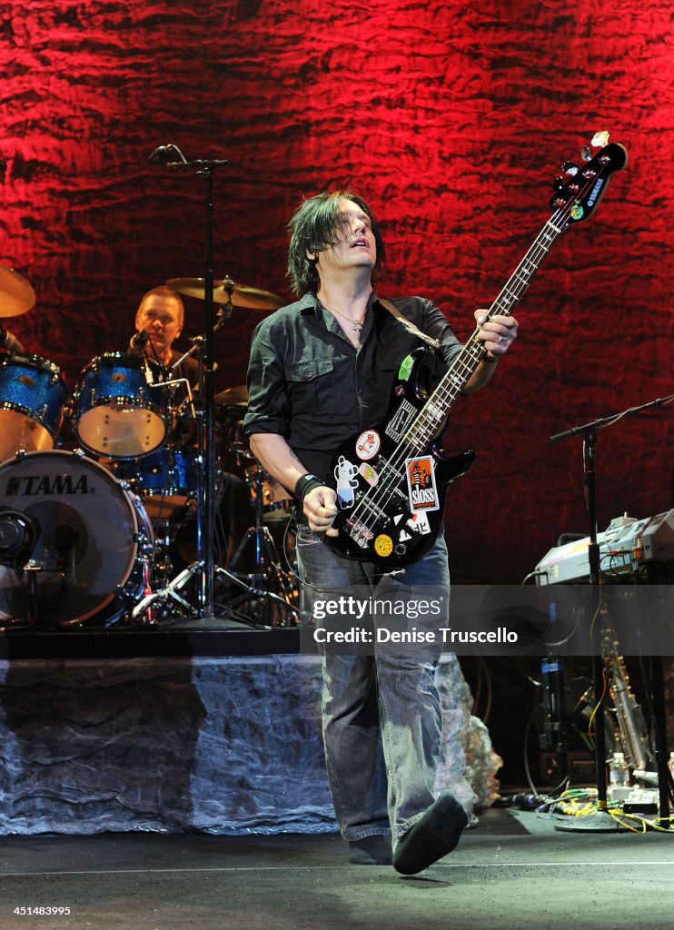 The Goo Goo Dolls Perform