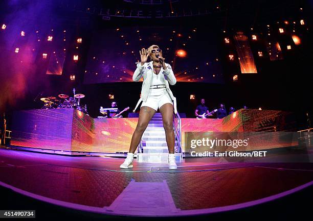 Singer/songwriter Mary J. Blige performs onstage at the Mary J. Blige, Trey Songz And Jennifer Hudson Concert Presented By King.com during the 2014...