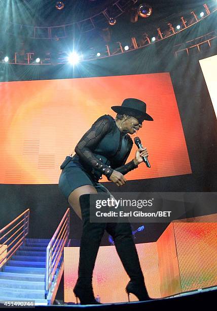 Singer/songwriter Mary J. Blige performs onstage at the Mary J. Blige, Trey Songz And Jennifer Hudson Concert Presented By King.com during the 2014...