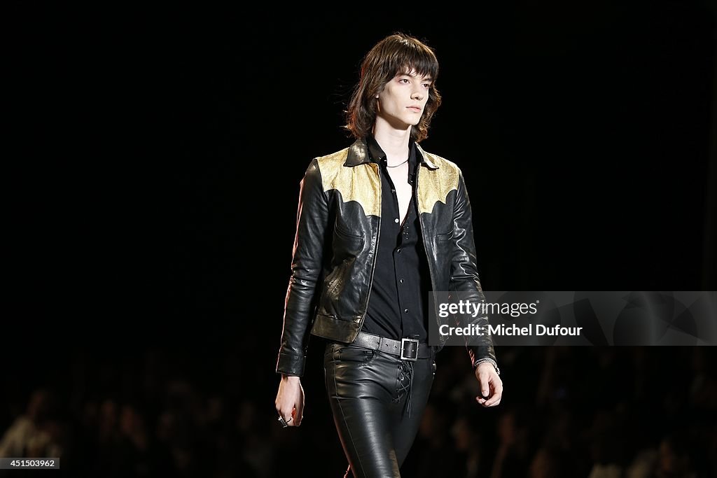 Saint Laurent :  Runway - Paris Fashion Week - Menswear S/S 2015