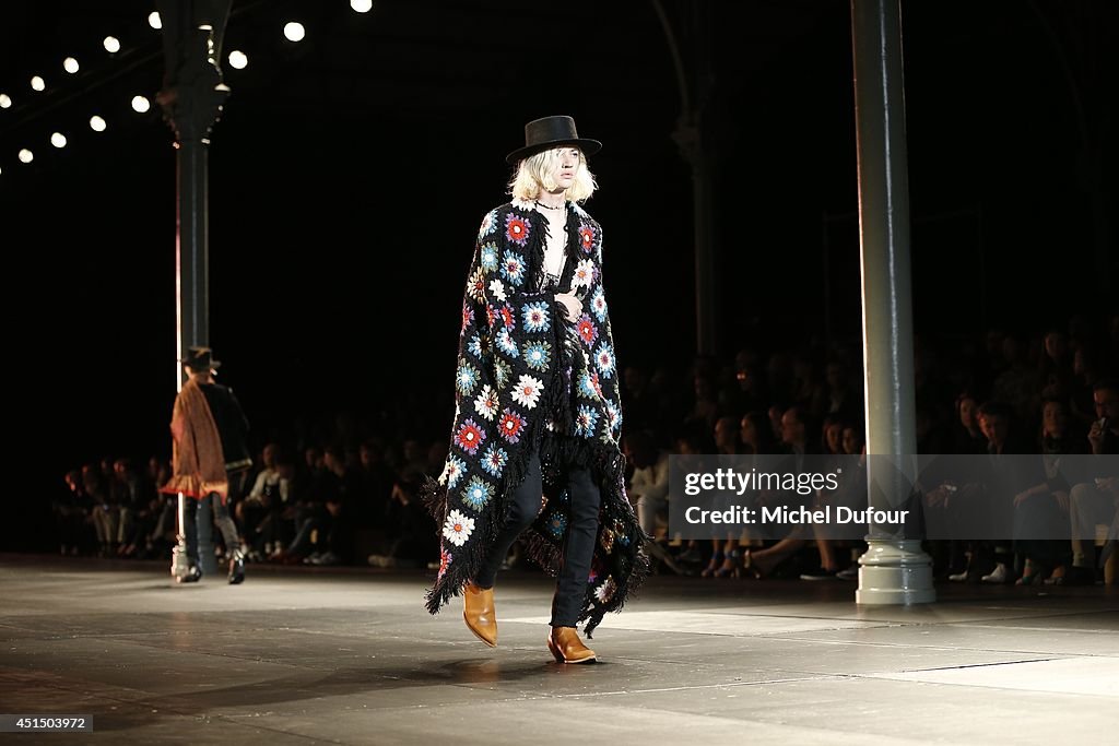 Saint Laurent :  Runway - Paris Fashion Week - Menswear S/S 2015