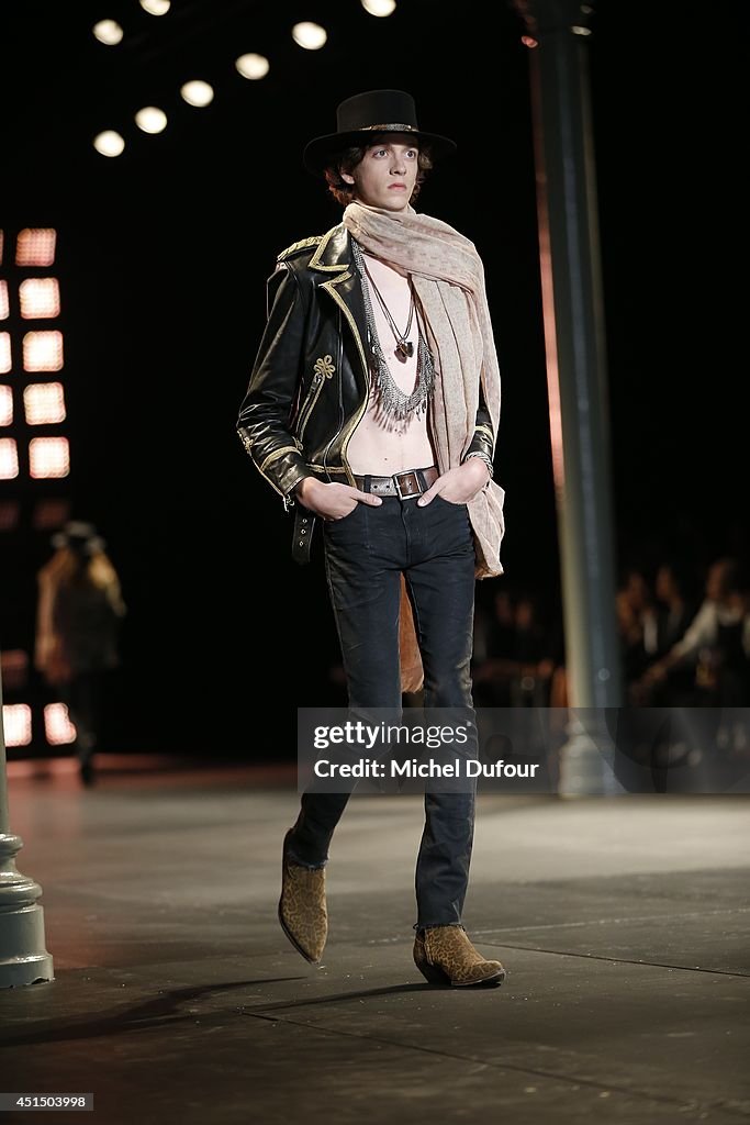 Saint Laurent :  Runway - Paris Fashion Week - Menswear S/S 2015