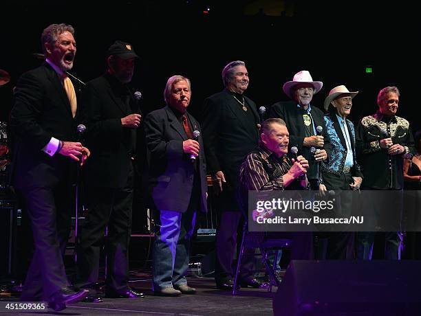 Larry Gatlin, Ray Stevens, John Conlee, Jim Ed Brown, Stonewall Jackson, Bobby Bare, Jimmy C. Newman, and Bill Anderson perform during Playin'...