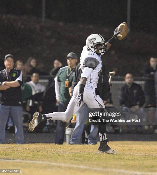 Gwynn Park High School Football Photos and Premium High Res Pictures