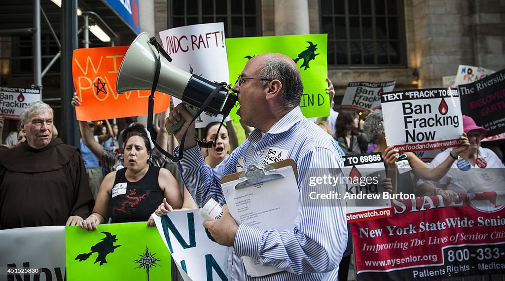 Anti-Fracking Demonstrators Protest Outside Fundraiser For Gov. Cuomo