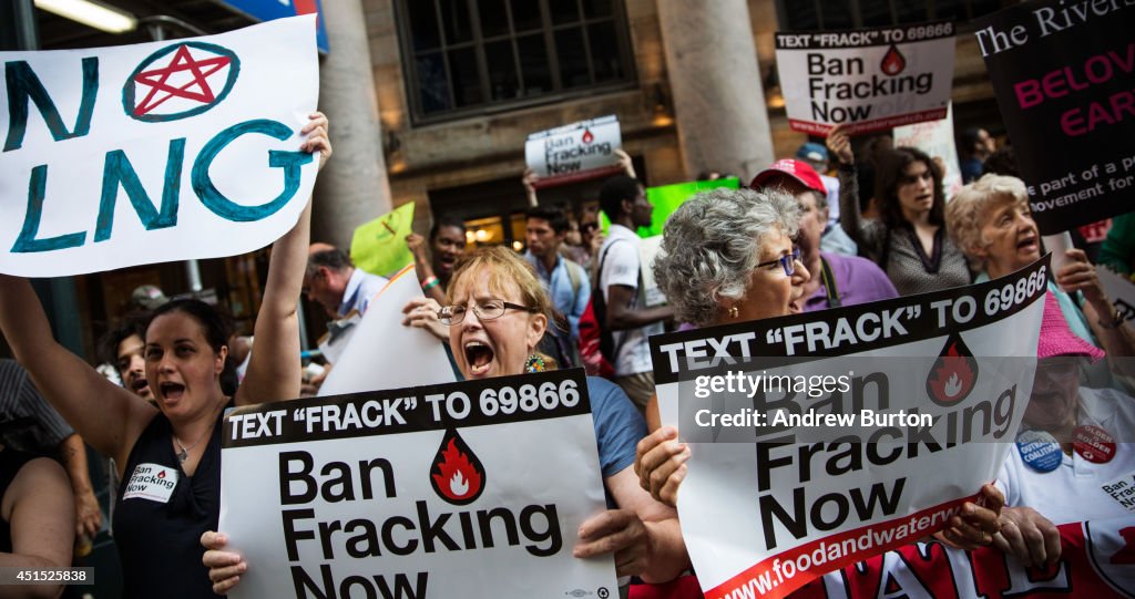 Anti-Fracking Demonstrators Protest Outside Fundraiser For Gov. Cuomo