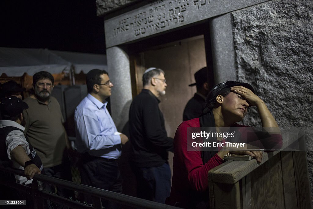 Chabad-Lubavitch Faithful Mark 20th Anniversary Of Lubavitcher Rebbe's Death At His Grave