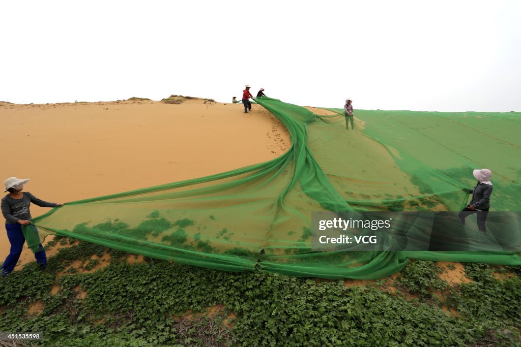 Chinese City Tries to Create Artificial Lake Ends Up with Sahara-Like Desert Instead