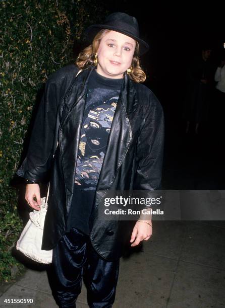 Actress Dana Hill attends a performance of the play "Hurlyburly" on December 1, 1988 at the Westwood Playhouse in Westwood, California.