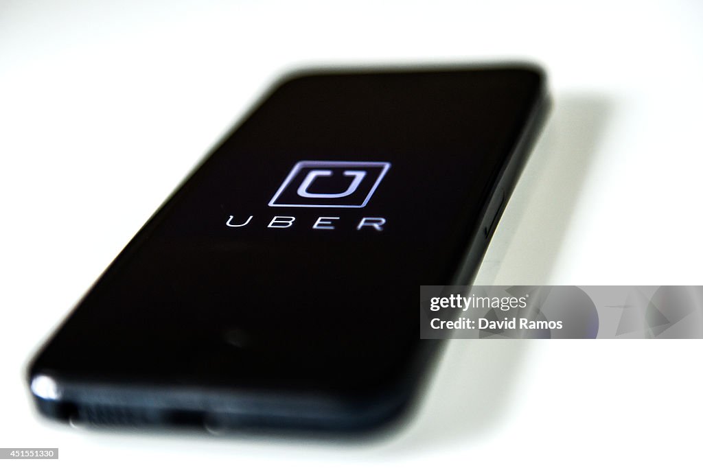 Barcelona Cabs Strike Against Uber Taxi App