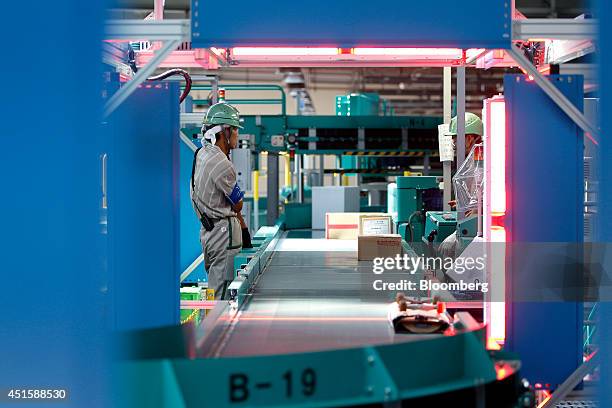 Forwarding Machine Transport Forwarding Photos and Premium High Res Pictures - Getty Images