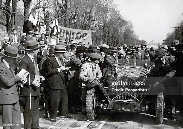 Tazio Nuvolari In His Alfa Romeo - Mille Miglia, Nieuwsfoto's