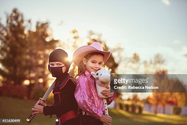 cowgirl and ninja on halloween - boy girl stockfoto's en -beelden