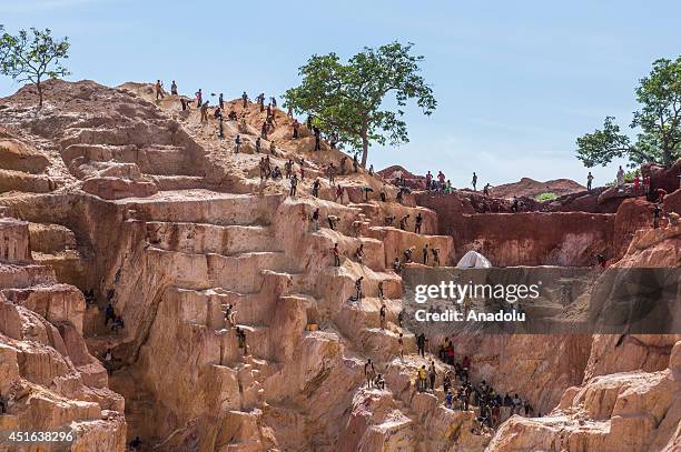 Gold miners in Ndassima gold mine, 40 Km of Bambari, in Seleka group controlled zone, in the Eastern part of CAR. Independent gold panners run the...