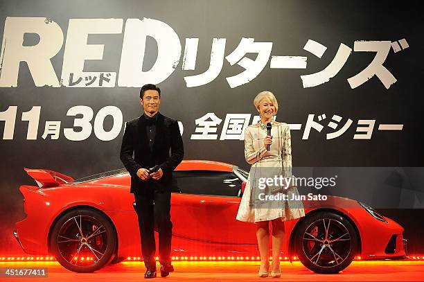 Actress Helen Mirren and actor Byung-hun Lee attend the "Red 2" premiere at Tokyo International Forum on November 24, 2013 in Tokyo, Japan.