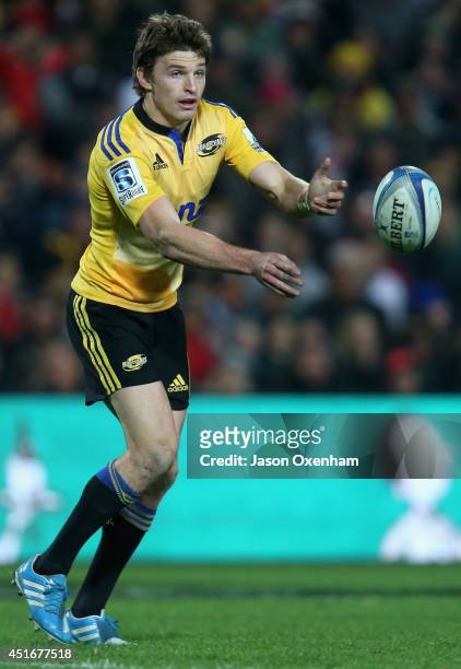 Beauden Barrett of the Hurricanes passes to his back-line during the round 18 Super Rugby match between the Chiefs and the Hurricanes at Waikato...
