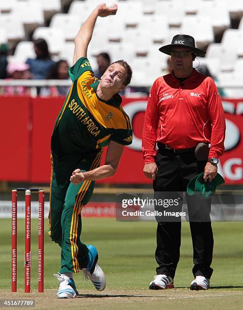 Morne Morkel bowling for South Africa during the 1st One Day International match between South Africa and Pakistan at Sahara Park Newlands on...