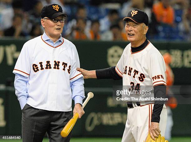 Baseball legends Masaichi Kaneda and Shigeo Nagashima attend the memorial first pitch prior to the Yomiuri Giants and Chunichi Dragons at Tokyo Dome...