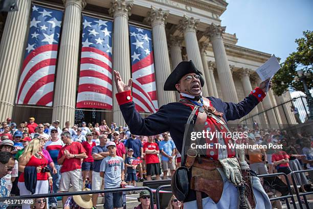 Historical reenactors read the Declaration of Independence outside the National Archives on the 4th of July, 2014 prior to theNational Independence...