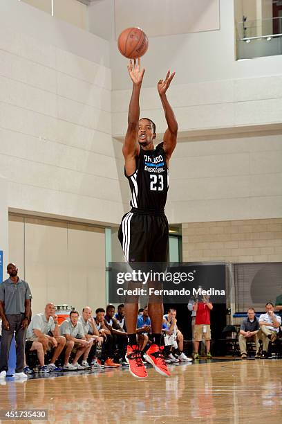 Kim English of the Orlando Magic shoots against the Philadelphia 76ers during the Samsung NBA Summer League 2014 on July 5, 2014 at Amway Center in...