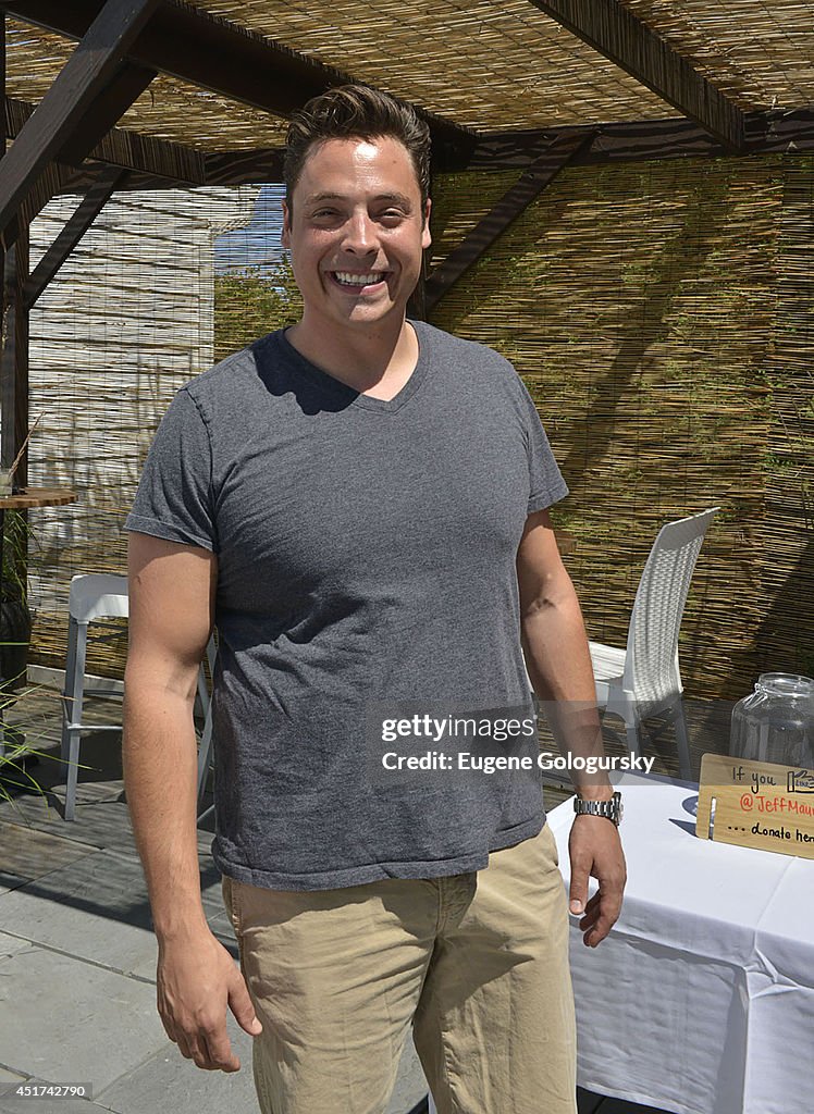Celebrity Chef Jeff Mauro And 300 Sandwiches Stepahnie Smith Host The Ultimate Sandwar To Benefit American Cancer Society at Red Stixs
