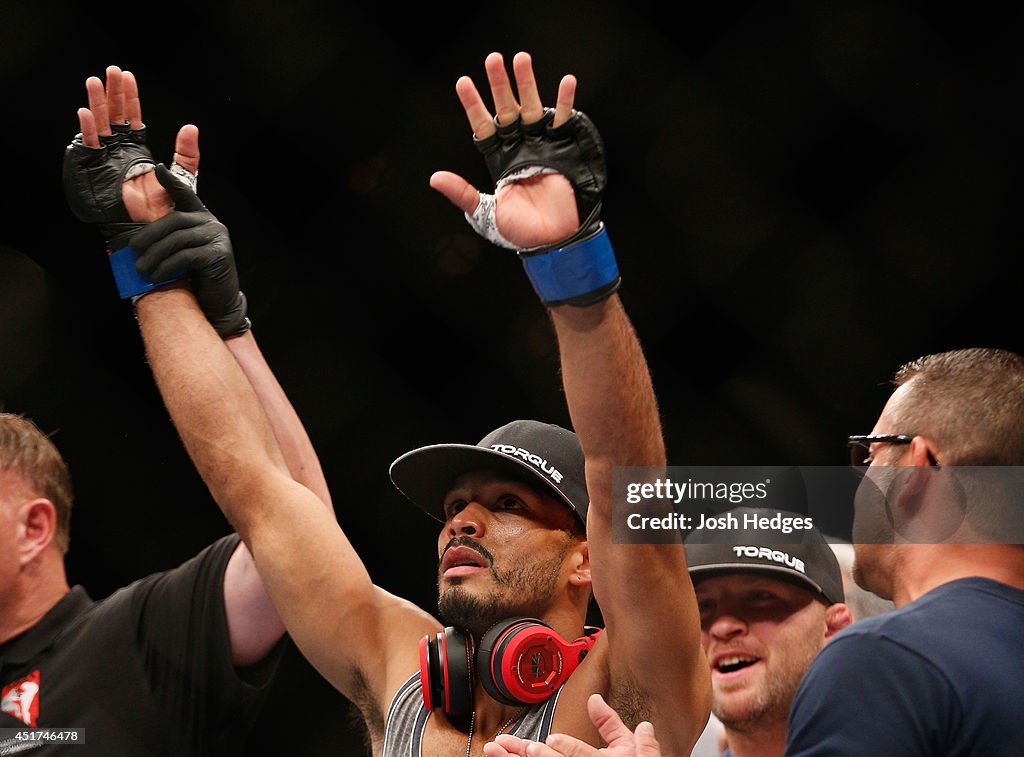 UFC 175: Roop v Font