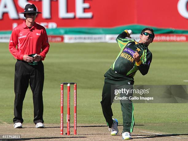 Sohail Tanvir bowling for Pakistan during the 1st One Day International match between South Africa and Pakistan at Sahara Park Newlands on November...