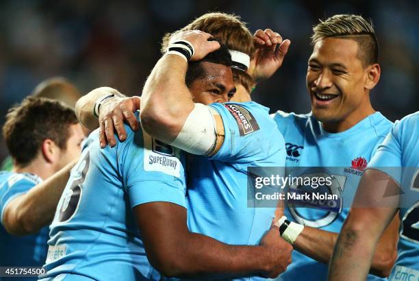 Waratahs team mates clebrate a try by Taqele Naiyaravoro during the round 18 Super Rugby match between the Waratahs and the Highlanders at Allianz...