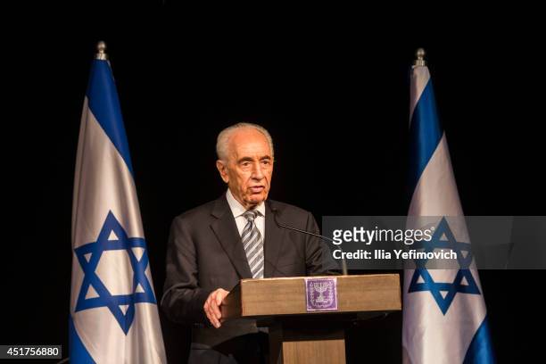 President Shimon Peres speaks during a press conference for foreign media on July 6, 2014 in Sderot, Israel. Peres decided to give a conference in...