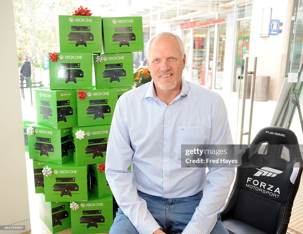 Microsoft Retail Store and Former Utah Jazz Center Mark Eaton Host Xbox One Gaming Tournament at City Creek Center in Salt Lake City