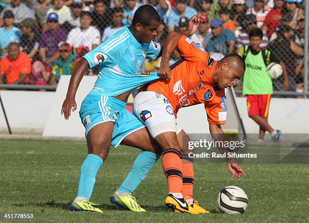 Nelinho Quina of Sporting Cristal fights for the ball with Johan Sotil of Cesar Vallejo during a match between Cesar Vallejo and Sporting Cristal as...