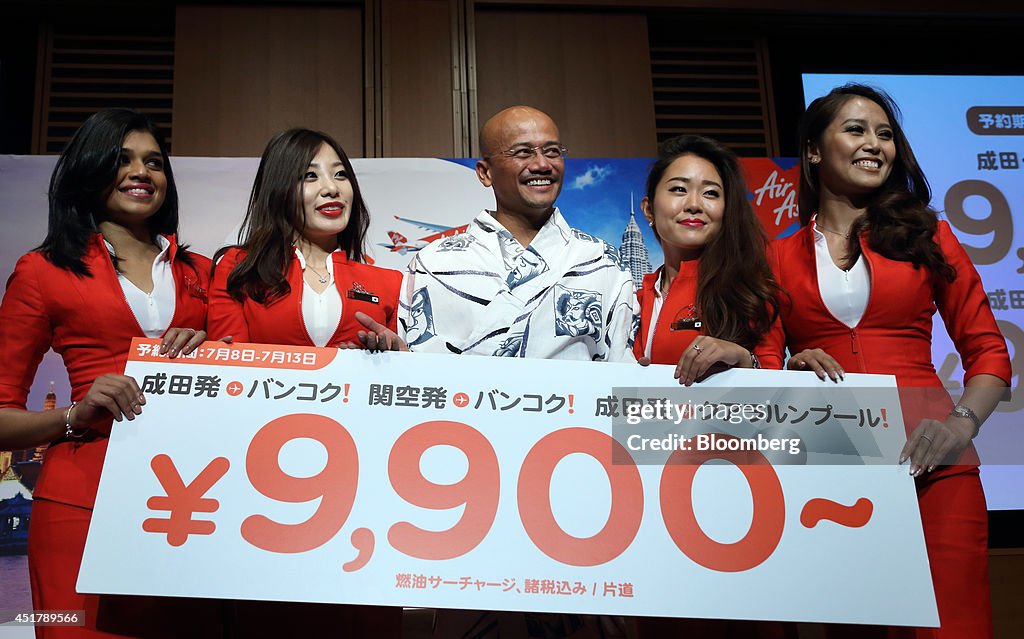 Oman Rani Azran Osman-Rani, chief executive officer of AirAsia X Bhd., center ...