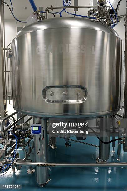 Simple Formulation Tank 90 Intravenous Immunoglobulin Stock Photos, High-Res Pictures, and ...