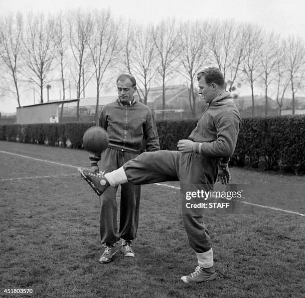 Hungarian-born forward Laszlo Kubala juggles with the ball in front of Argentinian-born teammate Alfredo Di Stefano during Spain's national soccer...