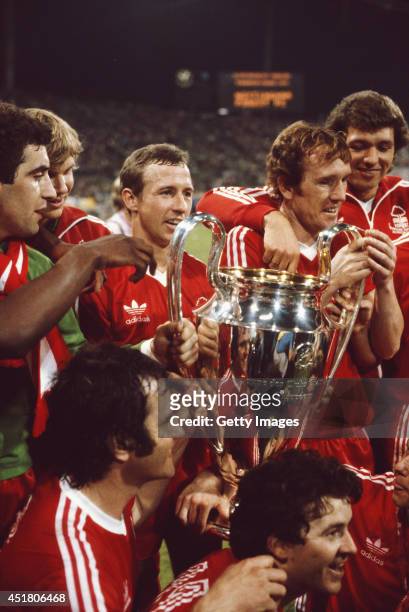 Triumphant Nottingham Forest players Peter Shilton, Chris Woods, captain John McGovern, Ian Bowyer and David Needham, front row of Larry Lloyd and...