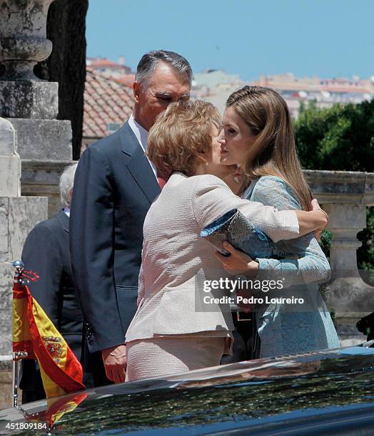 Queen Letizia of Spain and King Felipe VI of Spain are greeted by First Lady of Portugal, Maria Cavaco and President Anibal Cavaco Silva of Portugal...