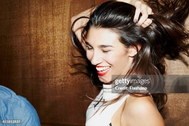 girl having fun socially - nightlife imagens e fotografias de stock