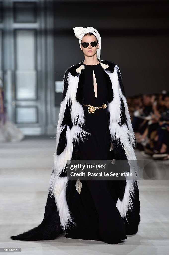 Giambattista Valli : Runway - Paris Fashion Week : Haute-Couture Fall/Winter 2014-2015